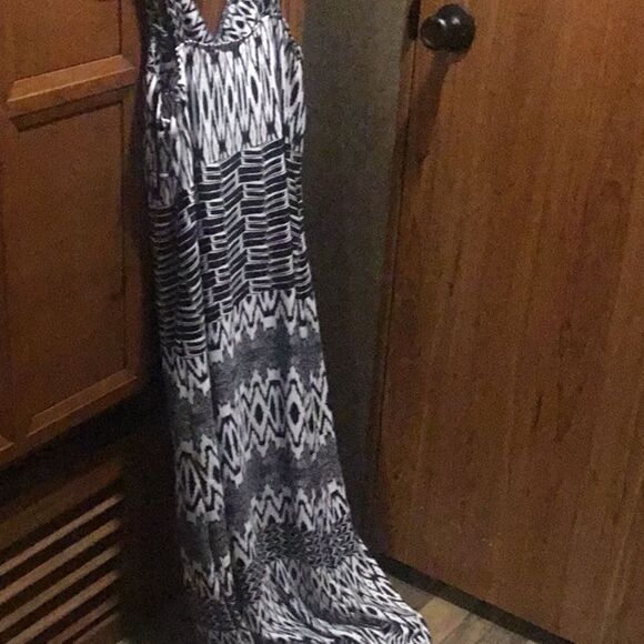 NWOT. Metaphor Brand Women’s Size LP Black and White Sleeveless Sundress - Picture 11 of 11